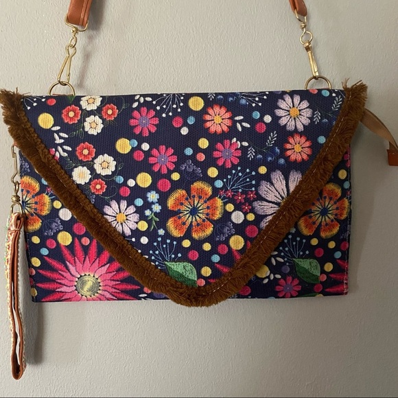 NEW Envelope Floral Fabric Crossbody Bag - Picture 3 of 10